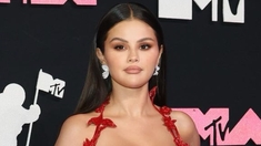 Lupus : pourquoi le visage de Selena Gomez est-il bouffi ?
