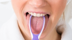 Le gratte-langue peut-il réduire la mauvaise haleine ?