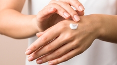 Cancer : comment prendre soin de sa peau et de ses ongles pendant les traitements