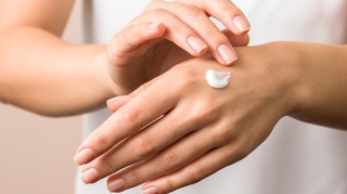 Cancer : comment prendre soin de sa peau et de ses ongles pendant les traitements