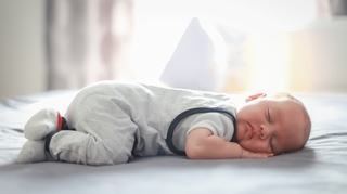 Mort subite du nourrisson : pourquoi les paquets de couches sont mis en cause