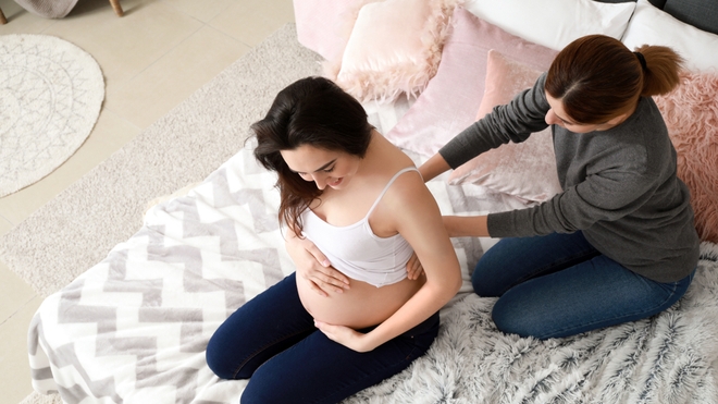 Les doulas construisent un cocon rassurant autour de la femme enceinte pour l'aider à mieux vivre la période de la grossesse.
