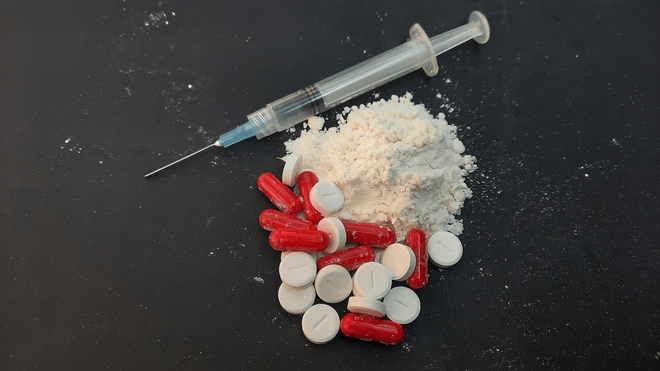 Les opioïdes sont des médicaments couramment utilisés pour traiter la douleur, mais certains produits sont détournés de leur usage et utilisés comme drogues
