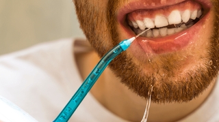 Les hydropulseurs sont-ils utiles pour nettoyer les dents ? 