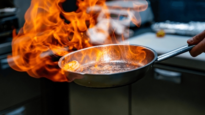 Attention au risque d'incendie lorsque vous flambez des plats