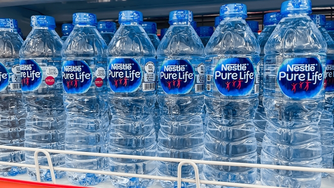 Le groupe Nestlé Water produit de nombreuses marques d'eaux en bouteilles françaises, notamment Vittel, Contrex, Hépar et Perrier