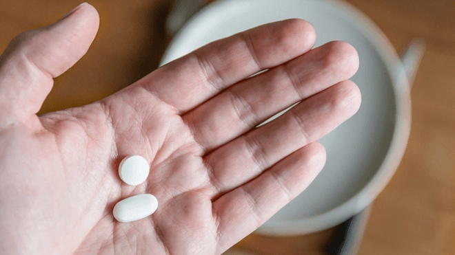 Peut-on associer ibuprofène et aspirine pour soulager une douleur ?