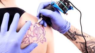 Les encres de tatouages peuvent-elles provoquer des cancers ?