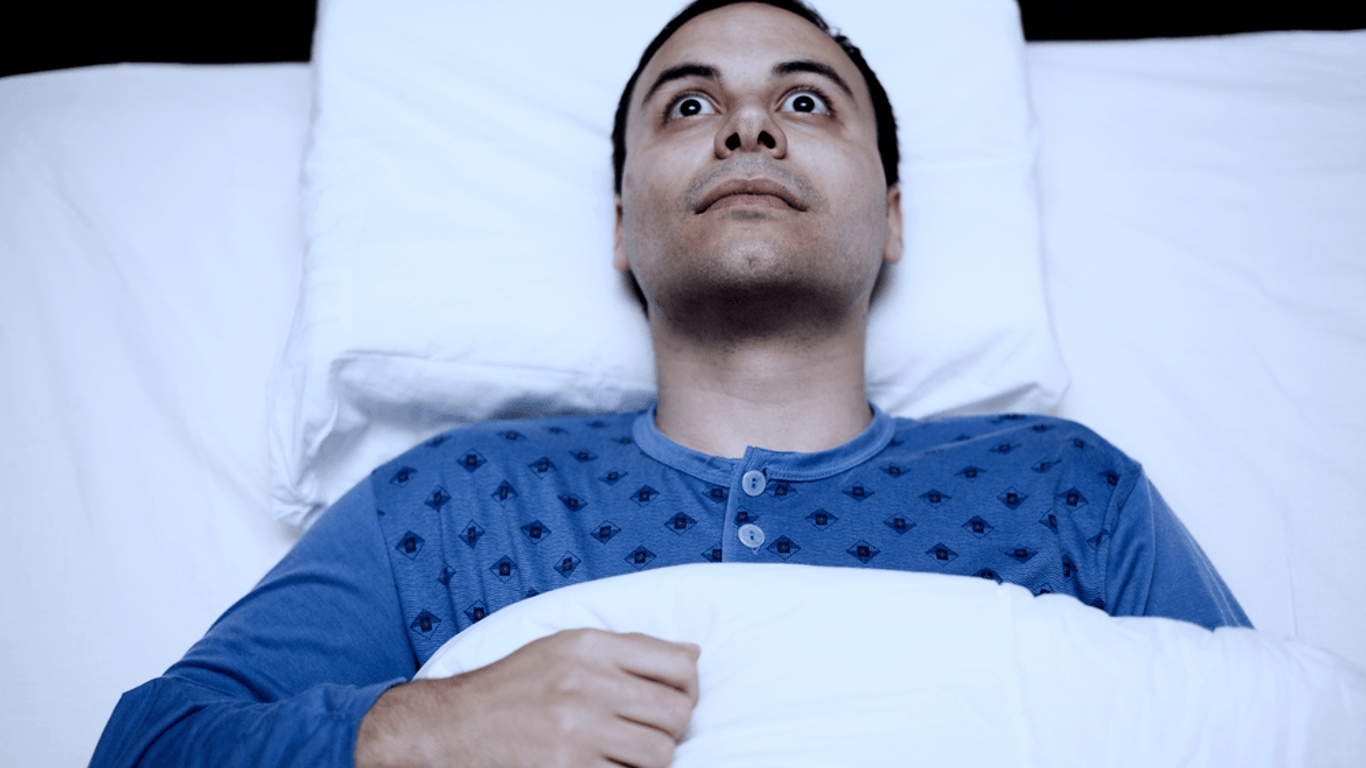 Pour vous endormir plus rapidement, gardez les yeux ouverts AlloDocteurs