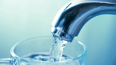 Adoucisseur ou osmoseur : peut-on boire leur eau ?
