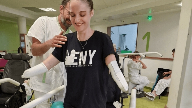 La mère de trois enfants âgés de 5, 13 et 16 ans a lancé une cagnotte pour financer de nouvelles prothèses qui a déjà récolté plus de 125 000 €