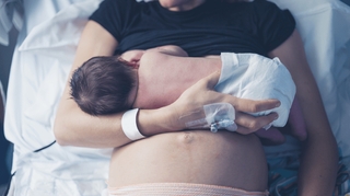 Tranchées : faut-il s'inquiéter de ces contractions après l'accouchement ?