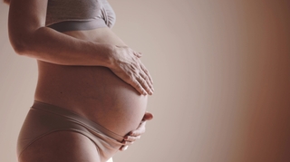 Santé périnatale dégradée : faut-il fermer les petites maternités ?