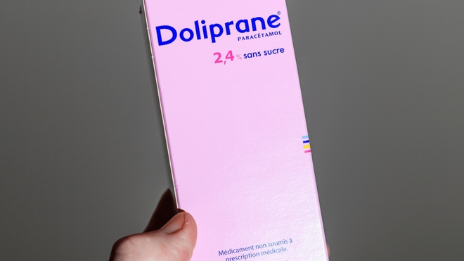 Exemplaire d'une boîte de Doliprane 2,4 % suspension buvable