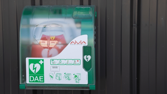 En France, près de 500 000 défibrillateurs ont été implantés dans les lieux publics