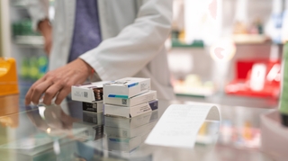 Angines et cystites : des antibiotiques bientôt délivrés sans ordonnance en pharmacie