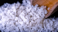 Le sel de mer celtique : quelle est cette nouvelle tendance santé qui affole TikTok ?