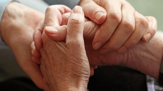 Cancer : quelle prise en charge pour les personnes âgées ?