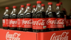 Des microplastiques détectés dans des bouteilles de Coca-Cola et de Schweppes