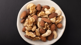 Peut-on grignoter des noix ou des amandes entre les repas ?