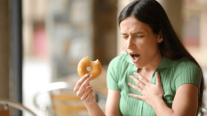 Un étouffement peut être causé par plusieurs facteurs, comme les aliments