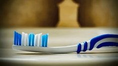 Des virus grouillent sur votre brosse à dents et votre pommeau de douche