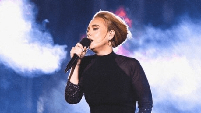 Adele est à présent partiellement sourde d'une oreille