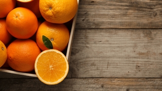 Manger une orange le soir : bonne ou mauvaise idée ?