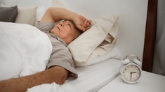 Pourquoi dort-on moins en vieillissant ?