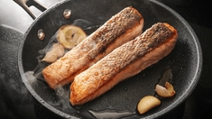 Peut-on manger la peau du saumon ?