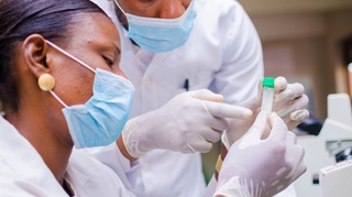 Vaccin contre le paludisme : pourquoi l'Afrique l'attend toujours