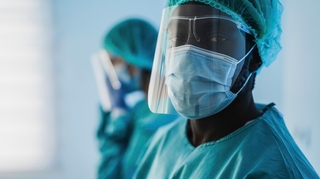 Covid-19 : du Nigeria à la RDC, les soignants épuisés face à la pandémie
