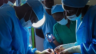 Dr Axel Stéphane Nwaha Makon : "La circoncision doit être pratiquée par des chirurgiens"