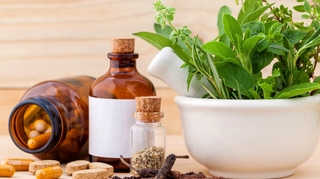 Covid-19 : le Cameroun autorise des médicaments de la pharmacopée traditionnelle