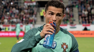 Buvez de l'eau, pas du Coca : quand Cristiano Ronaldo nous conseille indirectement