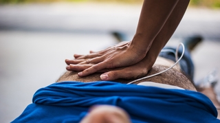 Arrêt cardiaque : les gestes essentiels pour sauver une vie