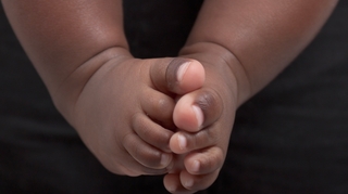 Pourquoi il ne faut pas mettre de chaussures à votre bébé