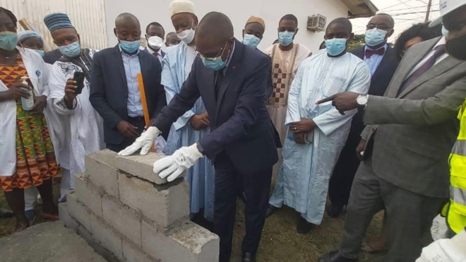 La première pierre du futur centre de dialyse de l'hôpital Laquintinie a été posée à Douala (crédit photo ministère de la Santé publique)