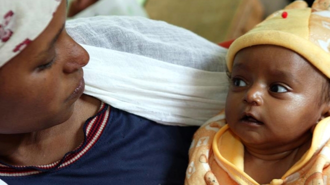 La vaccination a la naissance est au coeur de la lutte contre l'hépatite B (Image OMS)