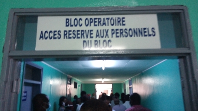 Un des blocs opératoires rénovés à l'hôpital Laquintinie