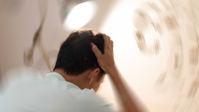 Le vertige peut se répéter ou apparaître subitement (photo d'illustration)