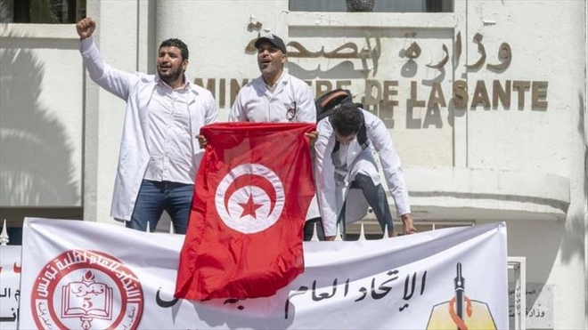 Les soignants tunisiens réclament un meilleur hôpital public