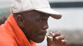 Non, le tabac ne soigne pas le coronavirus au Tchad