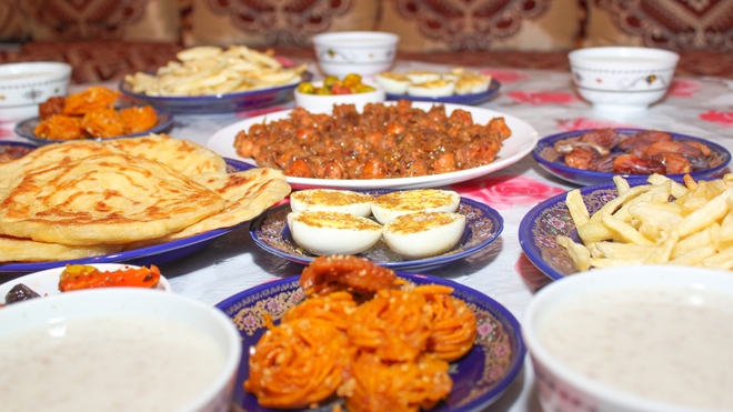 Pendant le mois de Ramadan, les tables des fidèles sont toujours généreusement garnies (photo d'illustration)