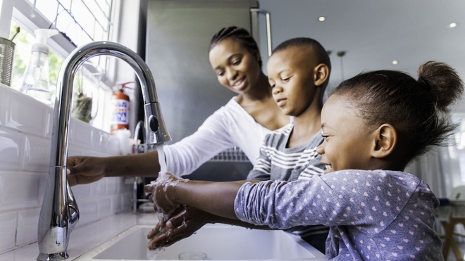 Parmi les gestes à adopter face au coronavirus, le lavage régulier des mains avec de l'eau et du savon (Illustration)