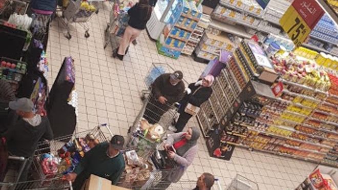 Au Maroc, tout le monde se jette sur les produits alimentaires stockables