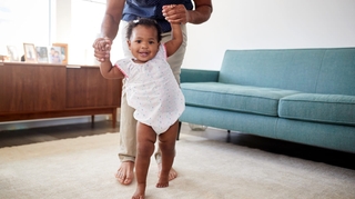 À quel âge bébé doit marcher ?