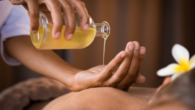 Certains réseaux utilisent la vogue des massages comme prétexte à des activités de prostitution (Illustration)