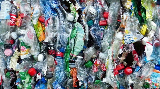 La maladie de pica peut donner envie de manger des emballages en plastique (Illustration)