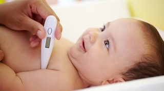 Comment bien prendre la température de son enfant ?